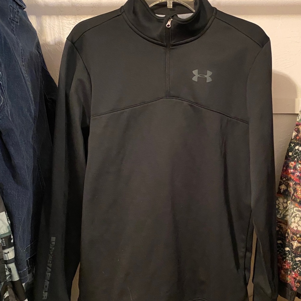 Men’s Under Armour fleece layer sz S